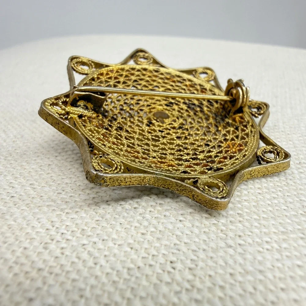 N/A intricate gold